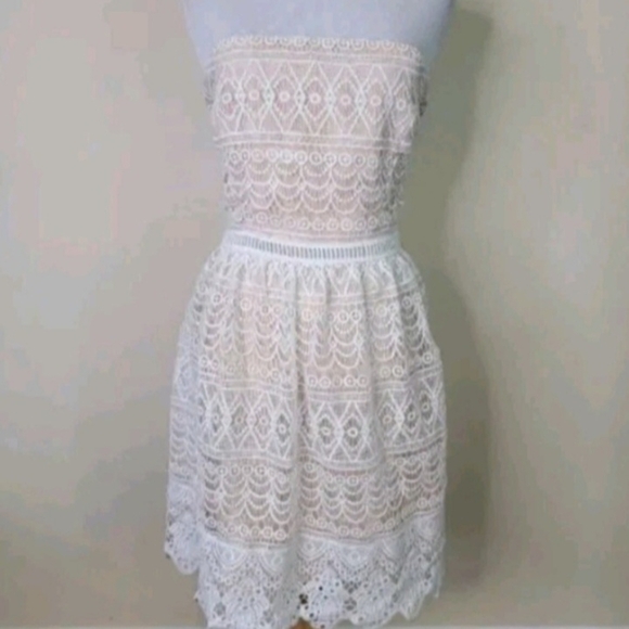 Socialite Dresses & Skirts - Socialite White Strapless Dress Scalloped Hem Crochet Lace Sz L Coquette